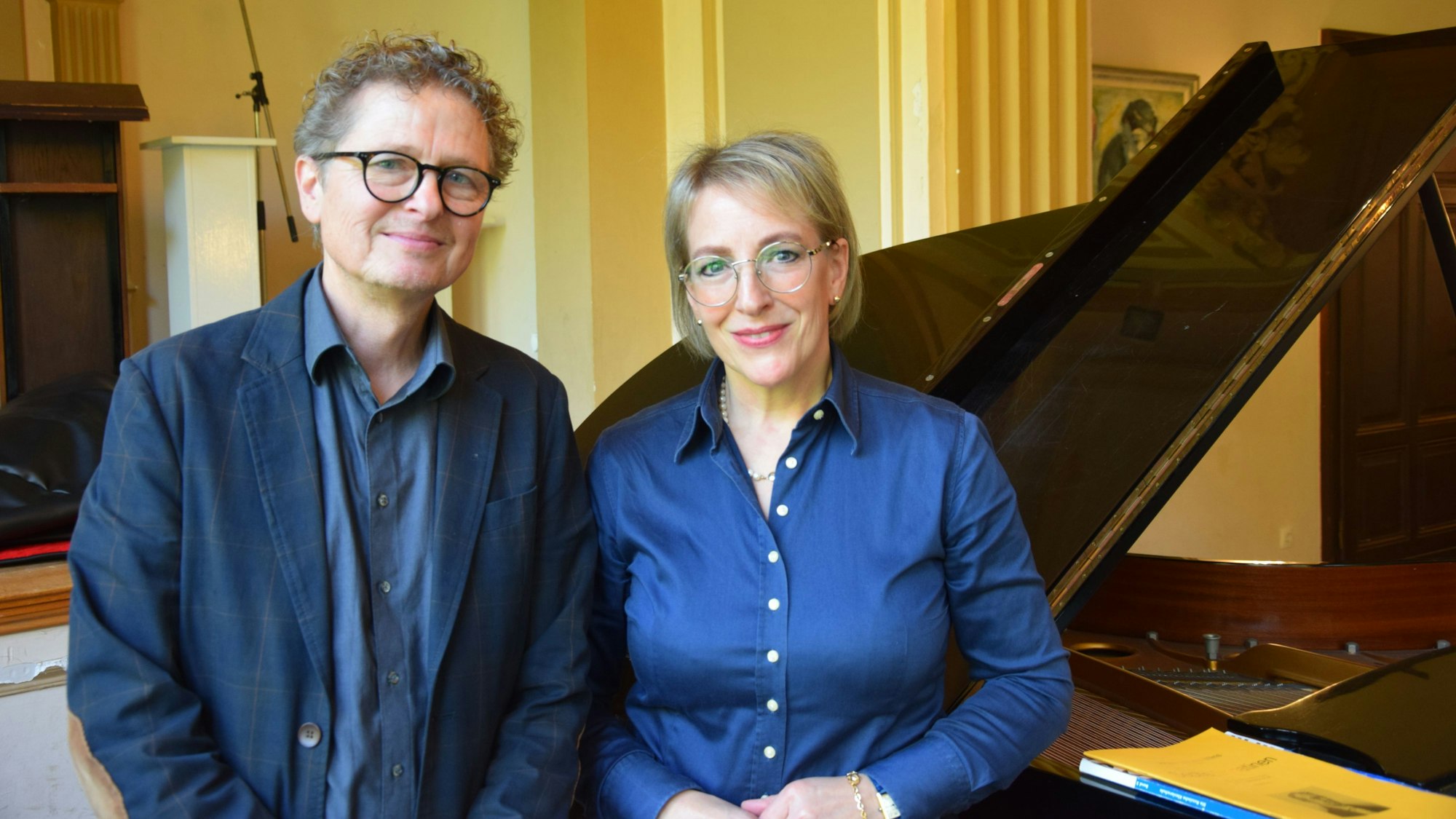 Musikschul-Leiter Maximilian Zelzner und Judith Lenz, die Leiterin des Klavierfachbereichs, im Bürgerhaus.