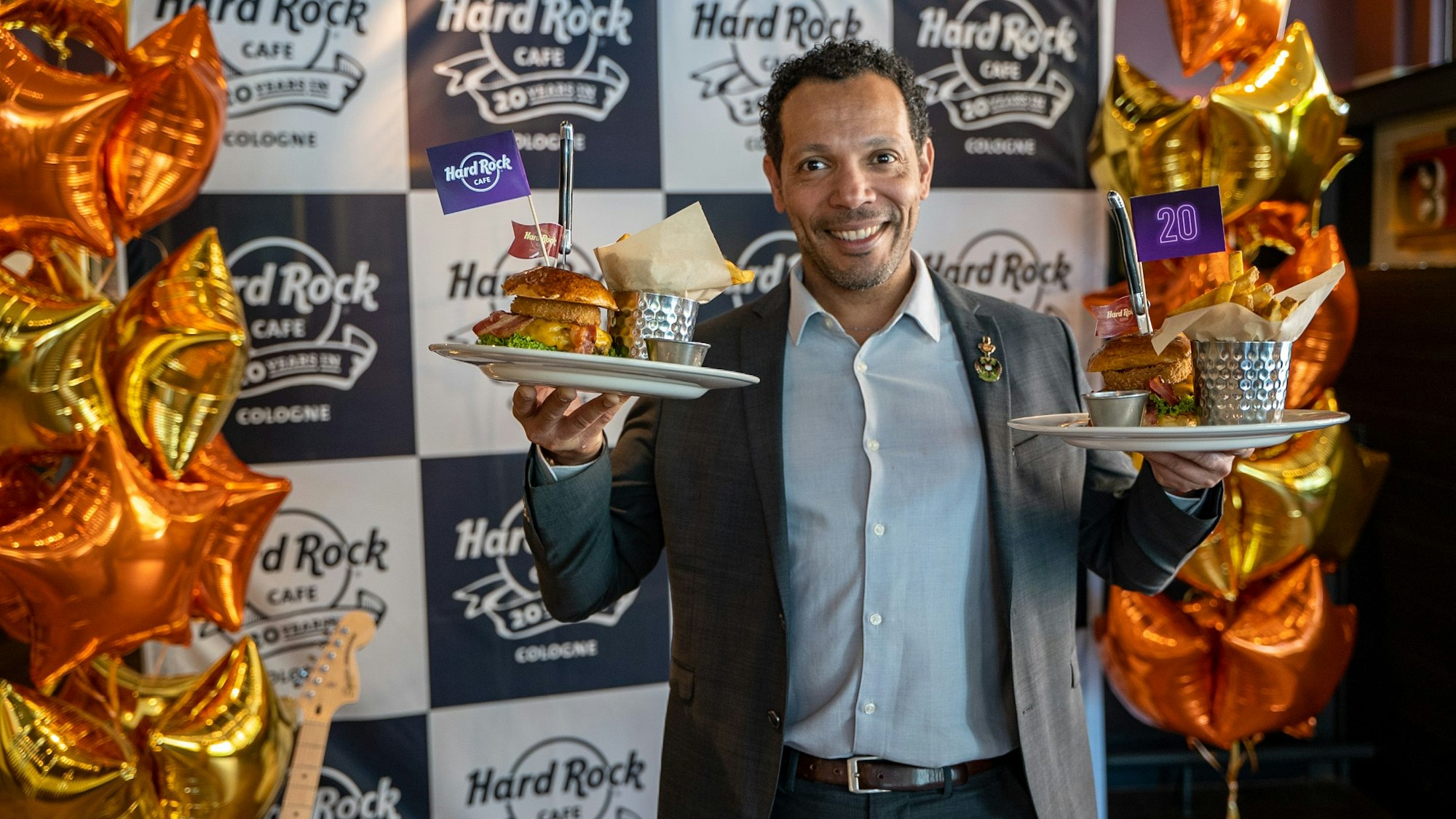 Uriel Santiago betreibt seit sieben Jahren das Kölner Hard Rock Cafe.