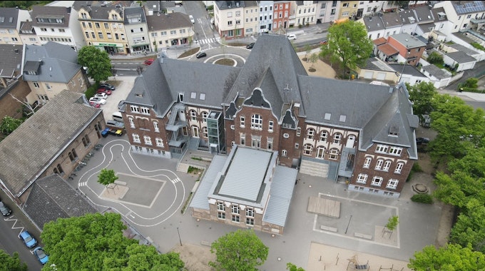 Die Paul-Gerhard-Schule in Euskirchen aus der Luft.