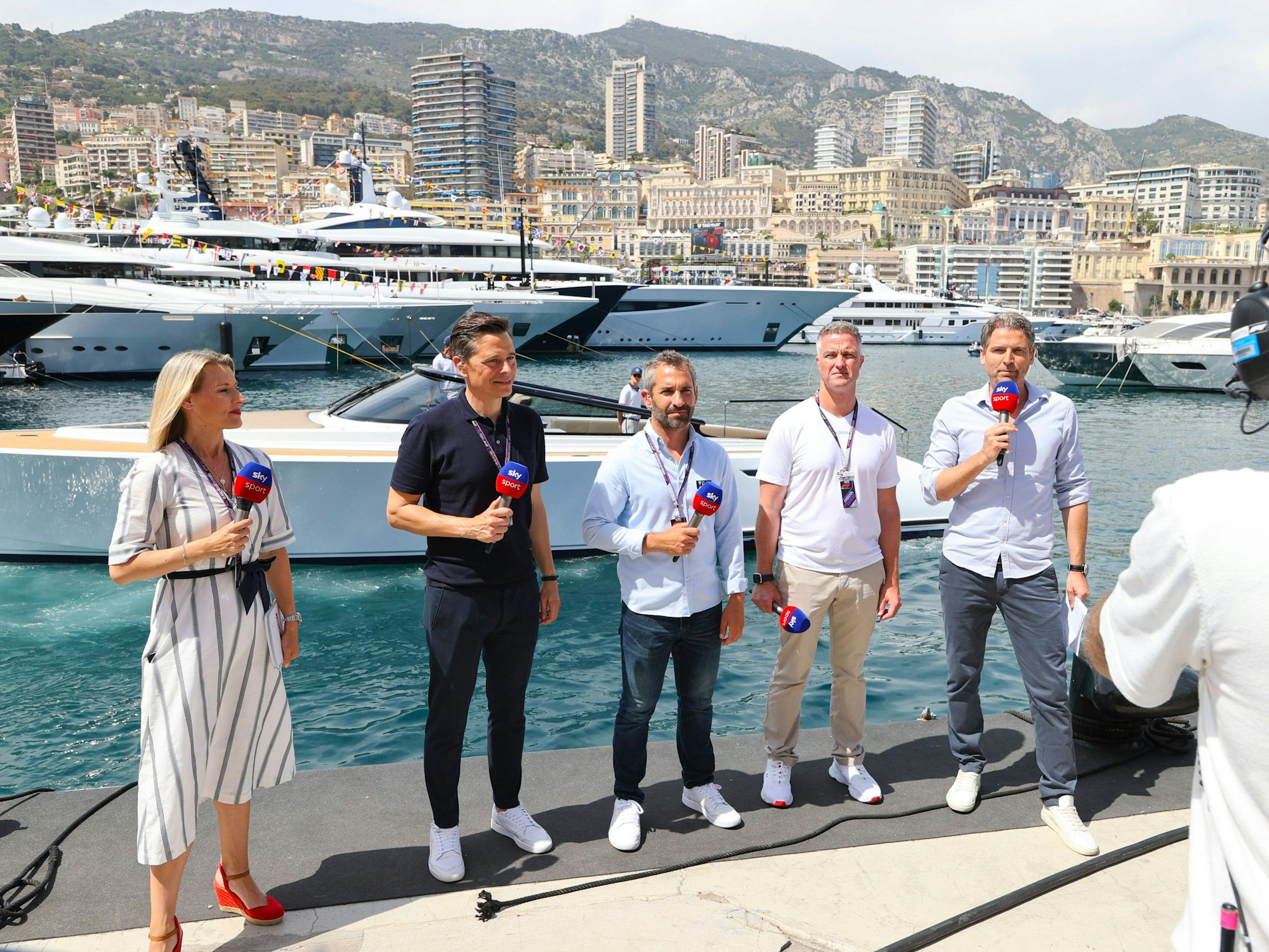 Sky Formel 1 Reporter Sandra Baumgartner, Sascha Roos, Timo Glock, Ralf Schumacher und Peter Hardenacke am Hafen von Monte Carlo beim Monaco Grand Prix am 28. Mai 2023.