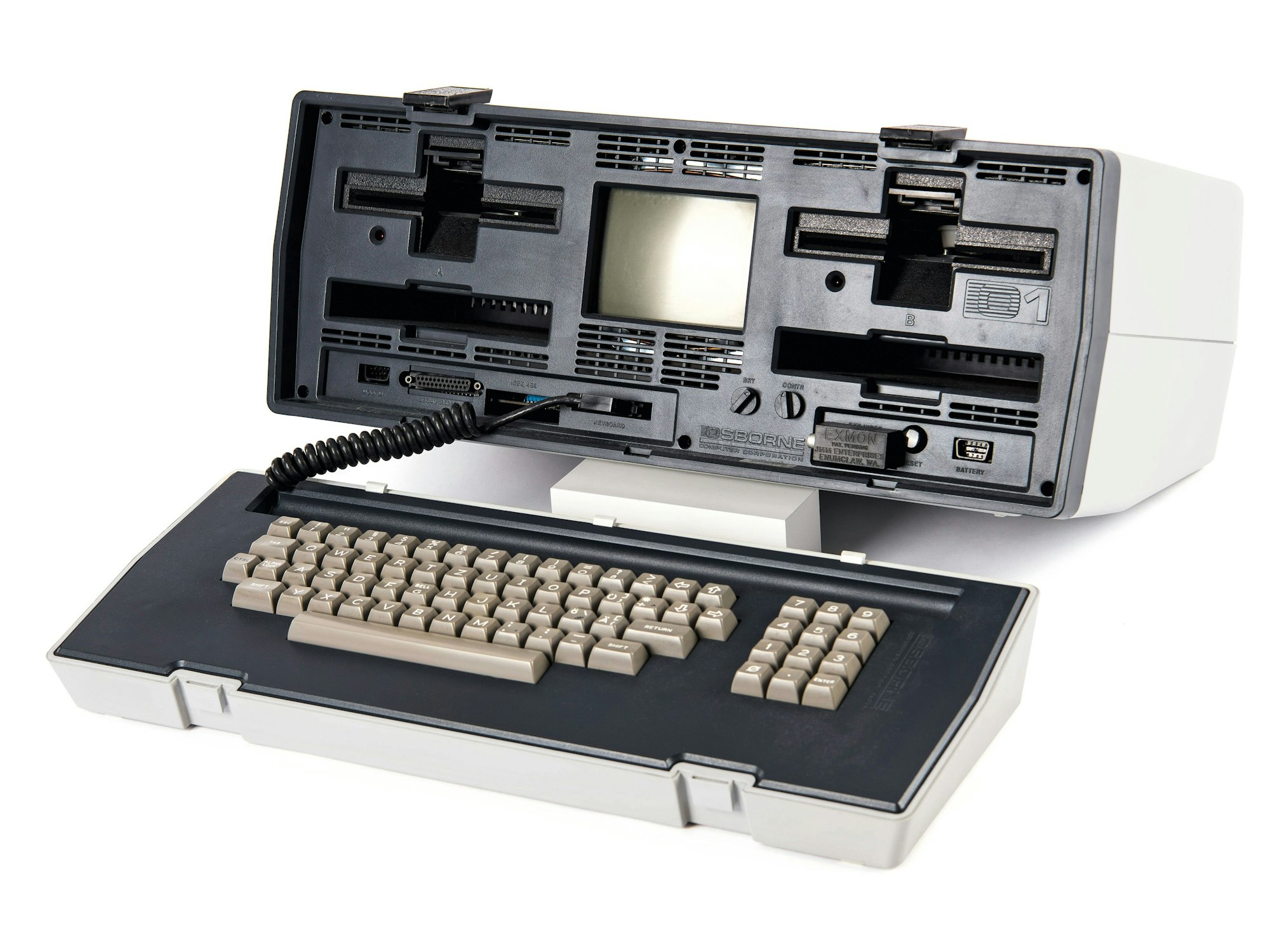 1981 wurde der Osborne 1 entwickelt von Adam Osborne (1939–2003), war der erster Laptop, der kommerziell erhältlich war
vermarktet. Bild zur Verfügung gestellt vom Taschen Verlag zum Buch "The Computer"

