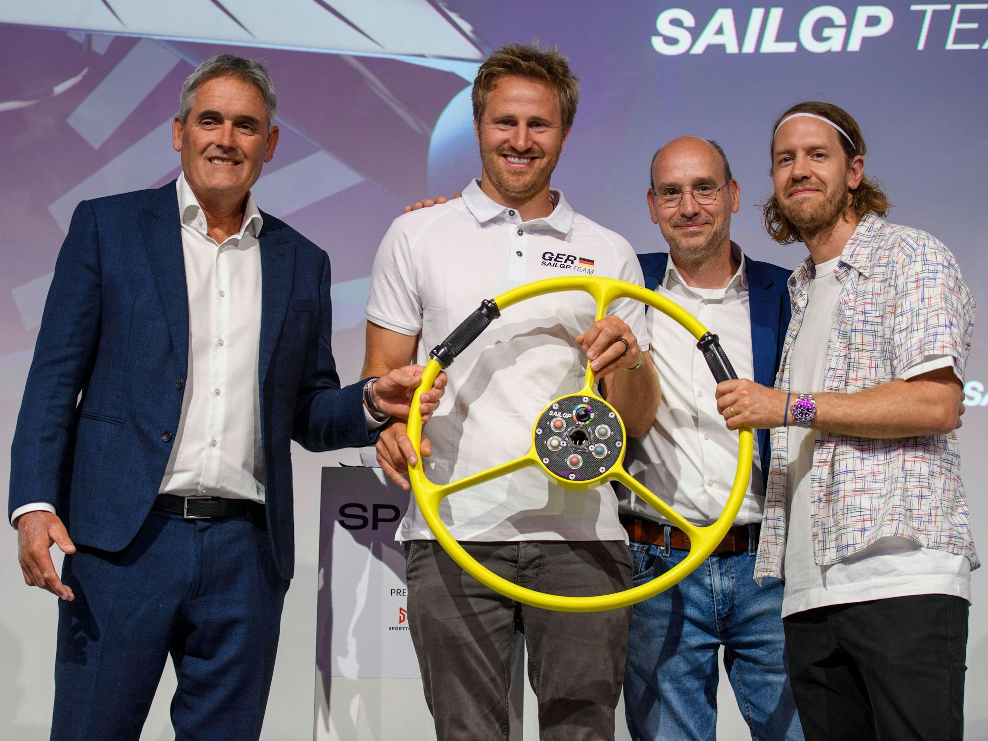 Gruppenfoto vom deutschen SailGP-Team.
