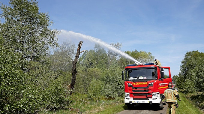 Mit einem Großaufgebot an Einsatzkräften waren die belgische und deutsche Feuerwehr gemeinsam im Venn unterwegs, um einen Oberflächenbrand zu löschen.&nbsp;