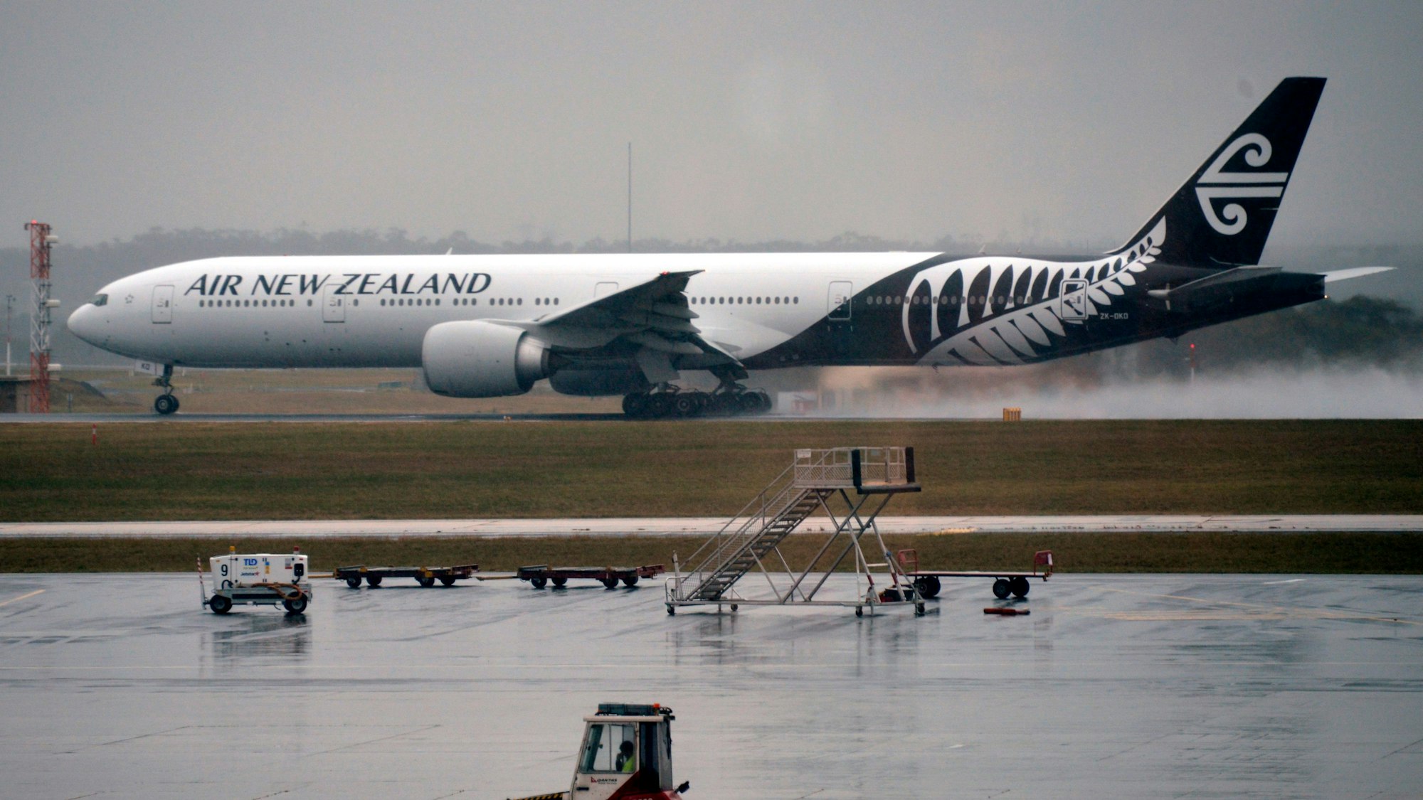Ein Flugzeug der Air New Zealand steht am Boden. (Archivbild)