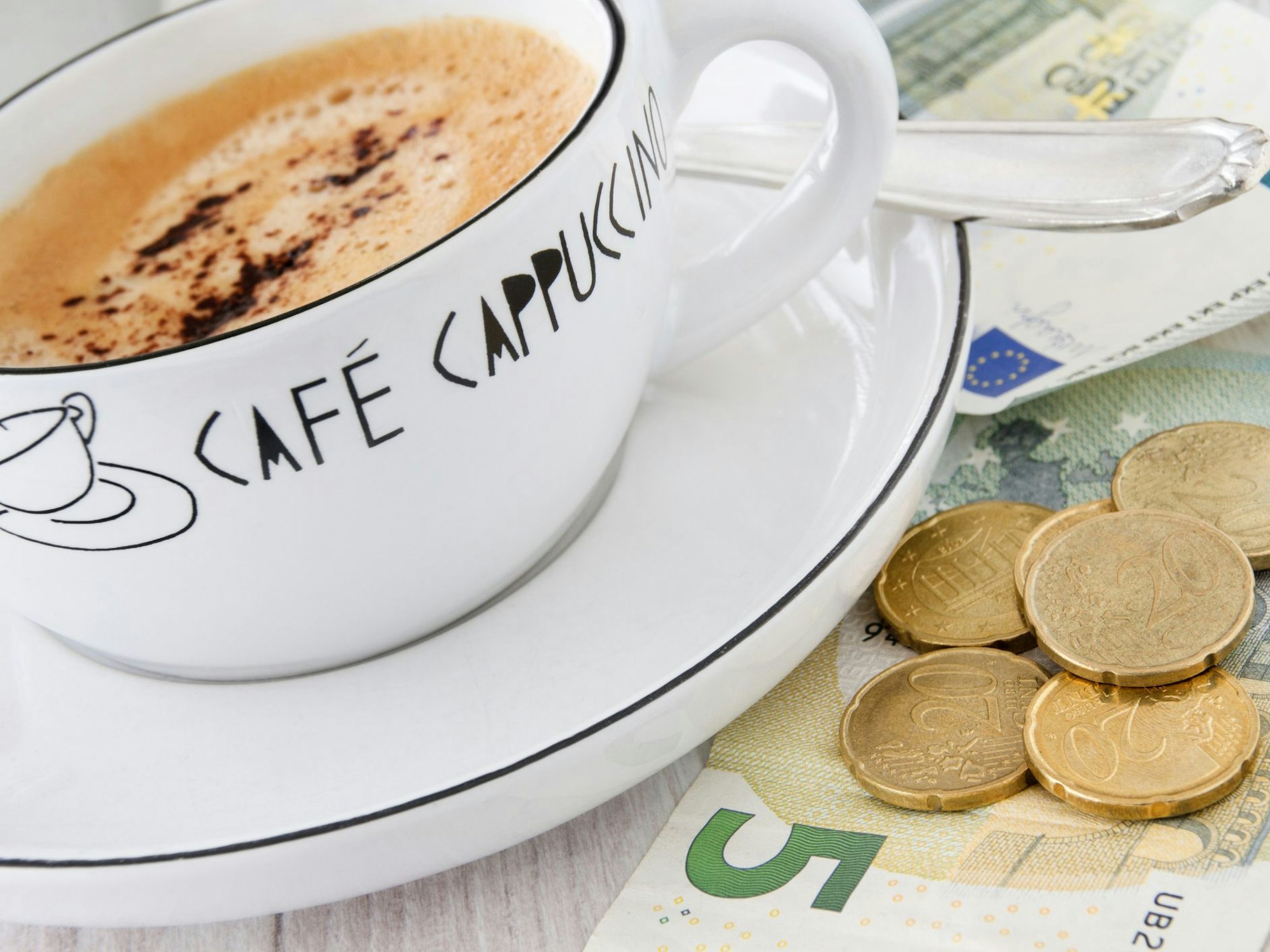 Kaffeetasse mit Trinkgeld