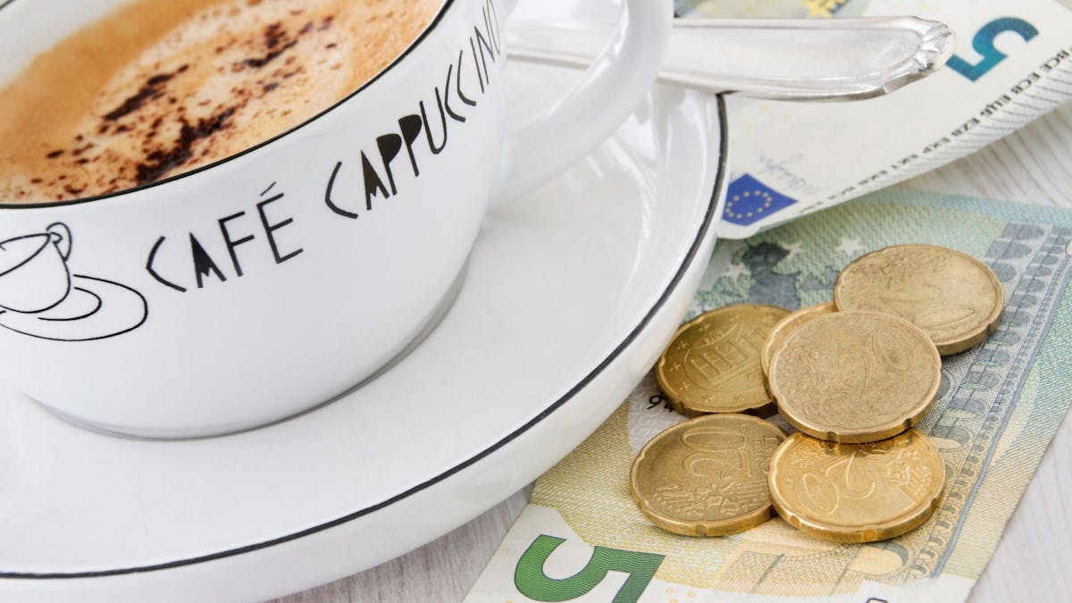 Kaffeetasse mit Trinkgeld