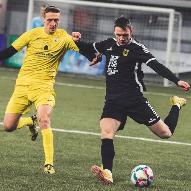 Kilian Seinsche (schwarz), Fußball Kleinfeld Turnier in der Republik Moldau. 
