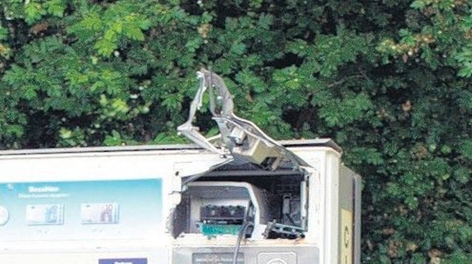 Ein beschädigter Zigarettenautomat.