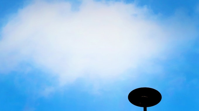 Eine Sirene steht auf dem Dach eines öffentlichen Gebäudes. (Symbolbild)