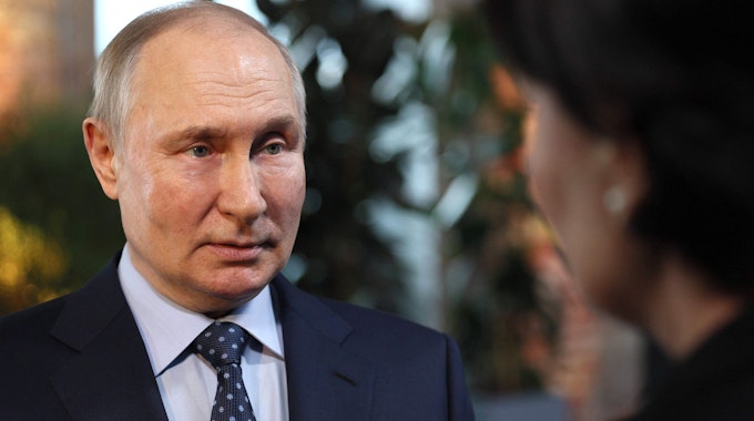 Putin beantwortet Ende Mai Fragen einer Journalistin in Moskau: Außenministerin Annalena Baerbock pocht angesichts einer möglichen Verhaftung des russischen Präsidenten auf das Völkerrecht.