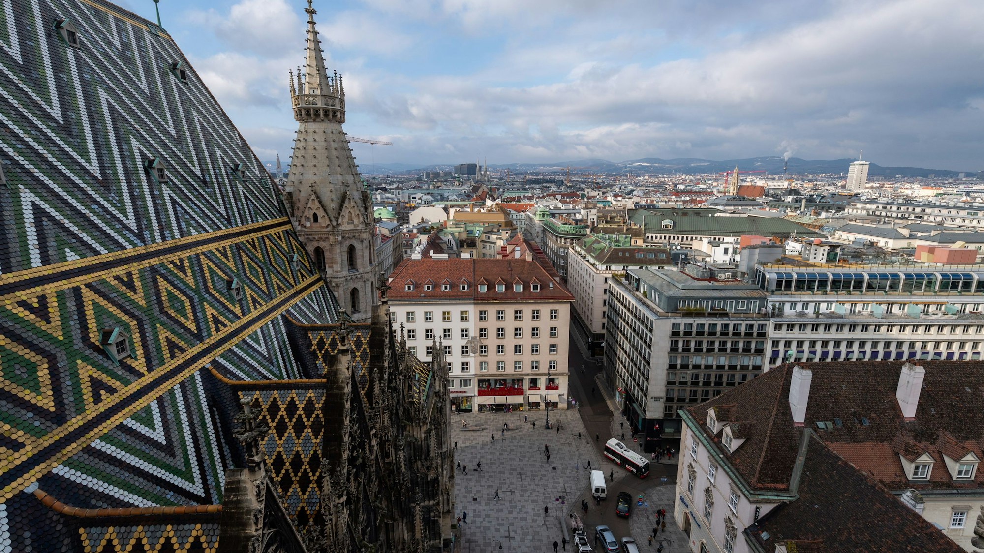 Blick vom Nordturm des Stephansdoms auf Wien, hier im Januar 2020.