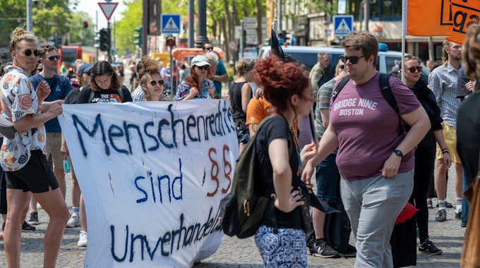 03.06.2023, Köln: NRW-weite Demonstration unter dem Motto Hände weg vom Asylrecht, keine Kompromisse mit der Festung Europa! Foto: Uwe Weiser