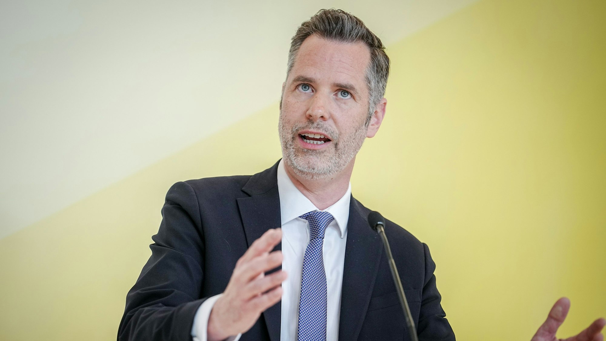 Christian Dürr, Fraktionsvorsitzender der FDP-Bundestagsfraktion, spricht zu Beginn der Fraktionssitzung seiner Partei zu den Medienvertretern.