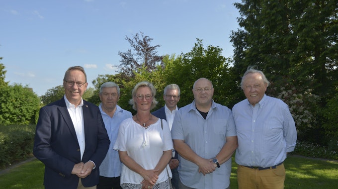 Gruppenfoto bei der Bekanntgabe der neuen Preisträger (v.l.): Jochen Hagt, Hans Schmitz, Gudrun Schmitz, Sven Engelmann, Christoph Klein und Werner Sülzer.