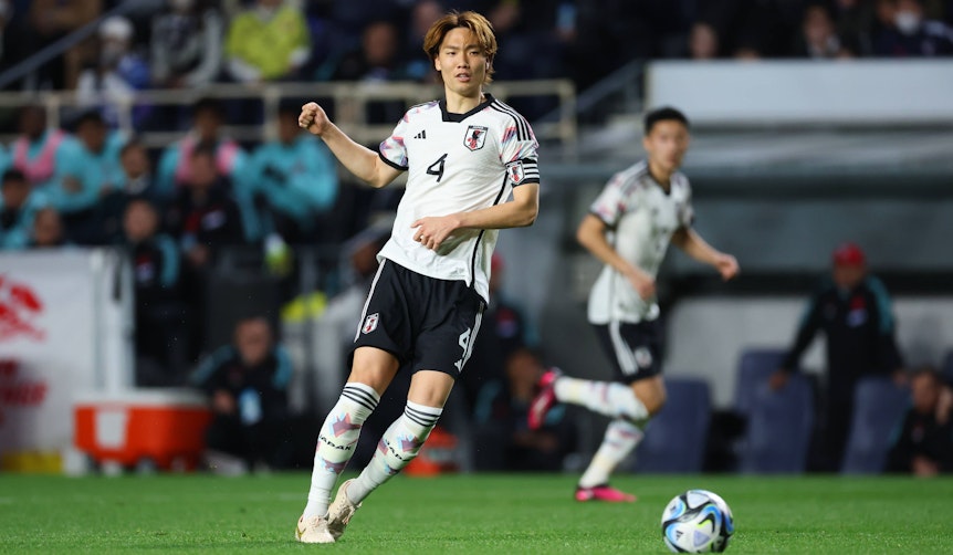 Ko Itakura von Borussia Mönchengladbach als Kapitän der japanischen Nationalmannschaft im Challenge-Cup-Spiel gegen Kolumbien am 28. März 2023.