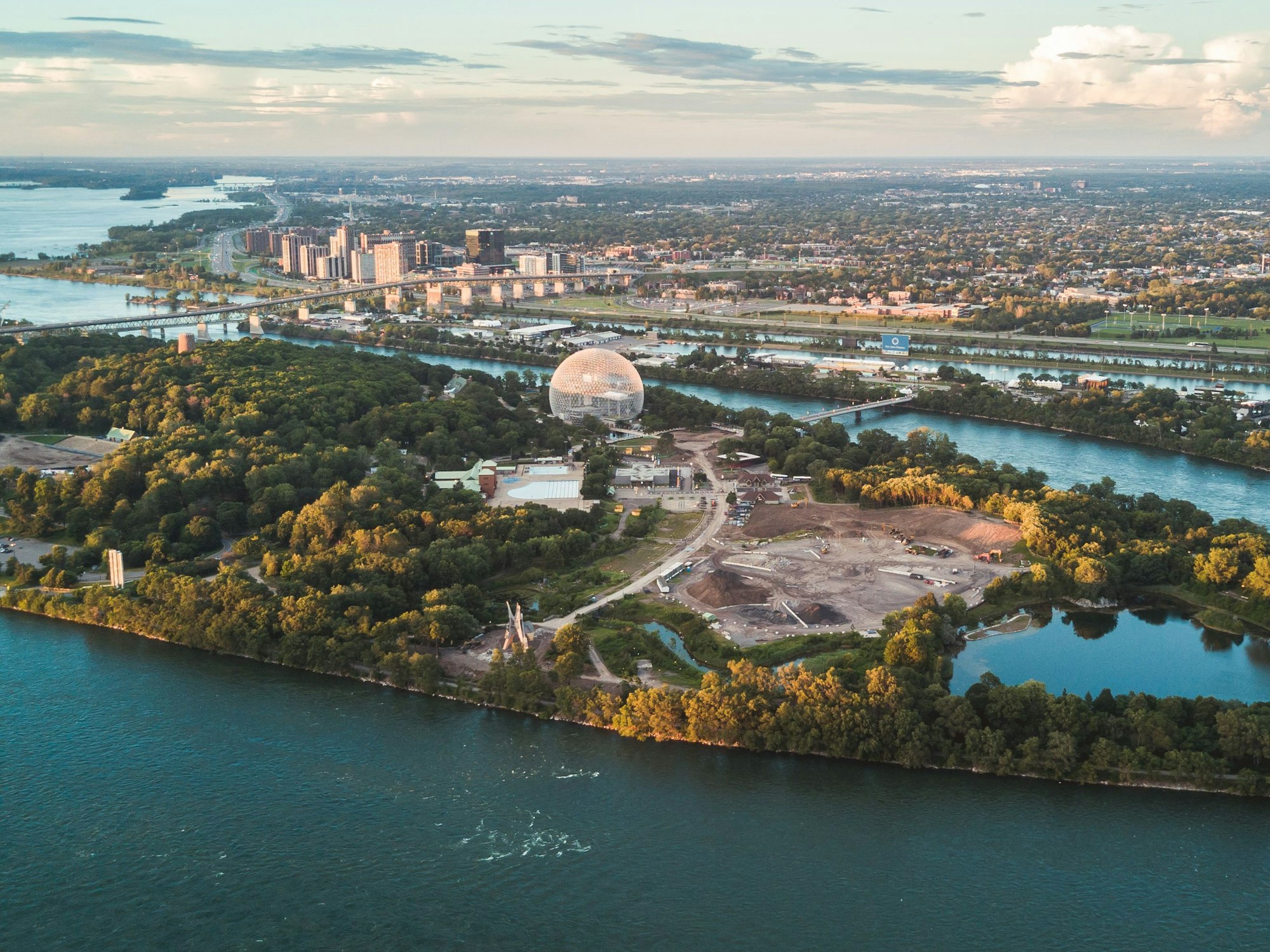 Luftaufnahme der Stadtansicht des kanadischen Montreal.