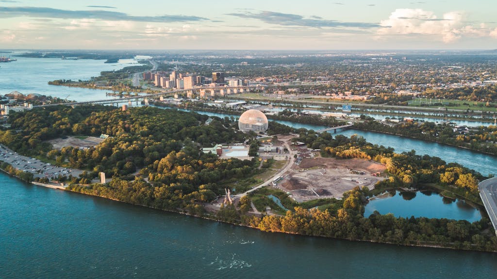 Luftaufnahme der Stadtansicht des kanadischen Montreal.