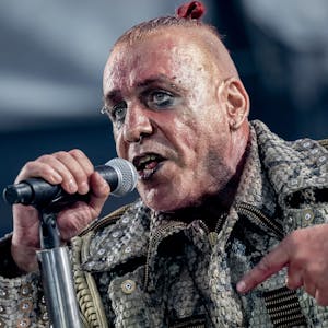 Till Lindemann, Frontsänger von Rammstein, tritt beim Konzert der Band Rammstein im Olympiastadion auf.&nbsp;