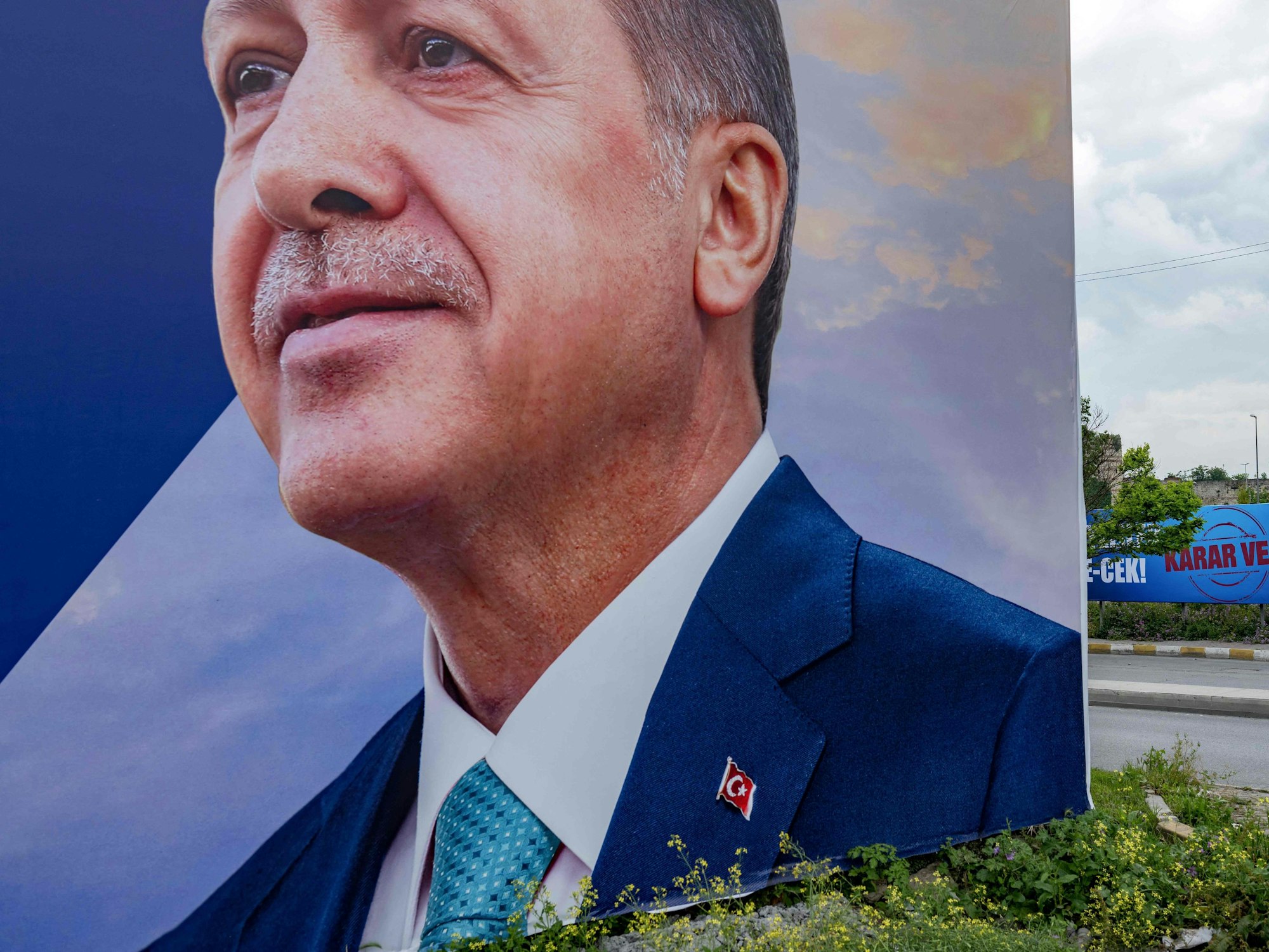 Das Foto zeigt ein Wahlkampfposter mit dem Gesicht von Erdogan in Istanbul.