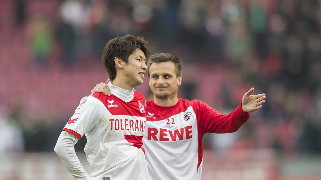 Der ehemalige FC-Profi Slawomir Peszko (r.), hier gemeinsam mit Stürmer Yuya Osako nach einem 1:1 gegen Werder Bremen am 21. März 2015, beendet seine Fußball-Karriere.