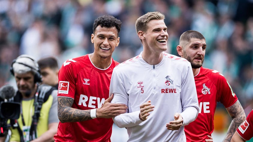 Die Kölner Mittelstürmer Davie Selke (links) und Steffen Tigges blicken auf eine Saison mit Höhen und Tiefen zurück. Im Bild lachen sie nach dem 1:1 bei Werder Bremen im vorletzten Saisonspiel.&nbsp;