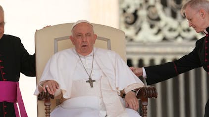 07.06.2023, Vatikan, Vatikanstadt: Papst Franziskus bei seiner wöchentlichen Generalaudienz auf dem Petersplatz. Foto: Andrew Medichini/AP +++ dpa-Bildfunk +++