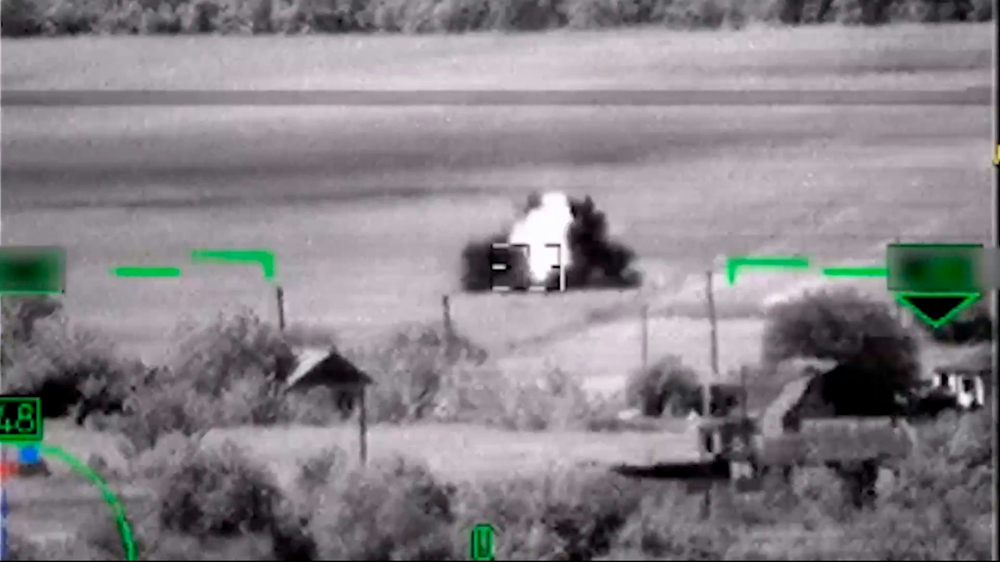 Ein Screenshot eines vom russischen Verteidigungsministerium veröffentlichten Videos, das den Abschuss eines Leopard-Panzers zeigen soll. Die Aufnahme sorgte sogar unter russischen Experten für Spott.