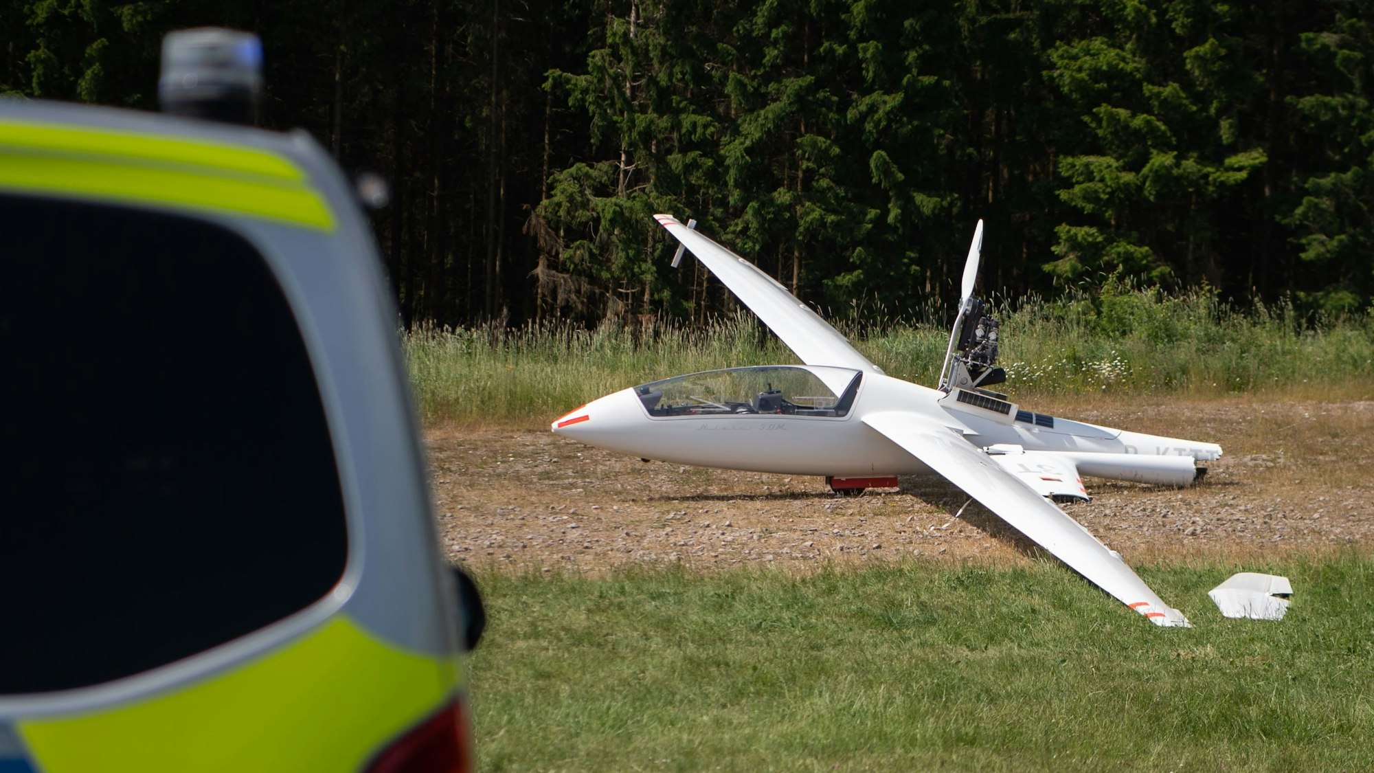 Ein Segelflugzeug ist auf dem Flugplatz Dahlemer Benz bei Schmidtheim abgestürzt.