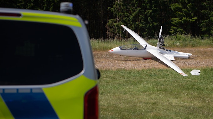 Ein Segelflugzeug ist auf dem Flugplatz Dahlemer Benz bei Schmidtheim abgestürzt.