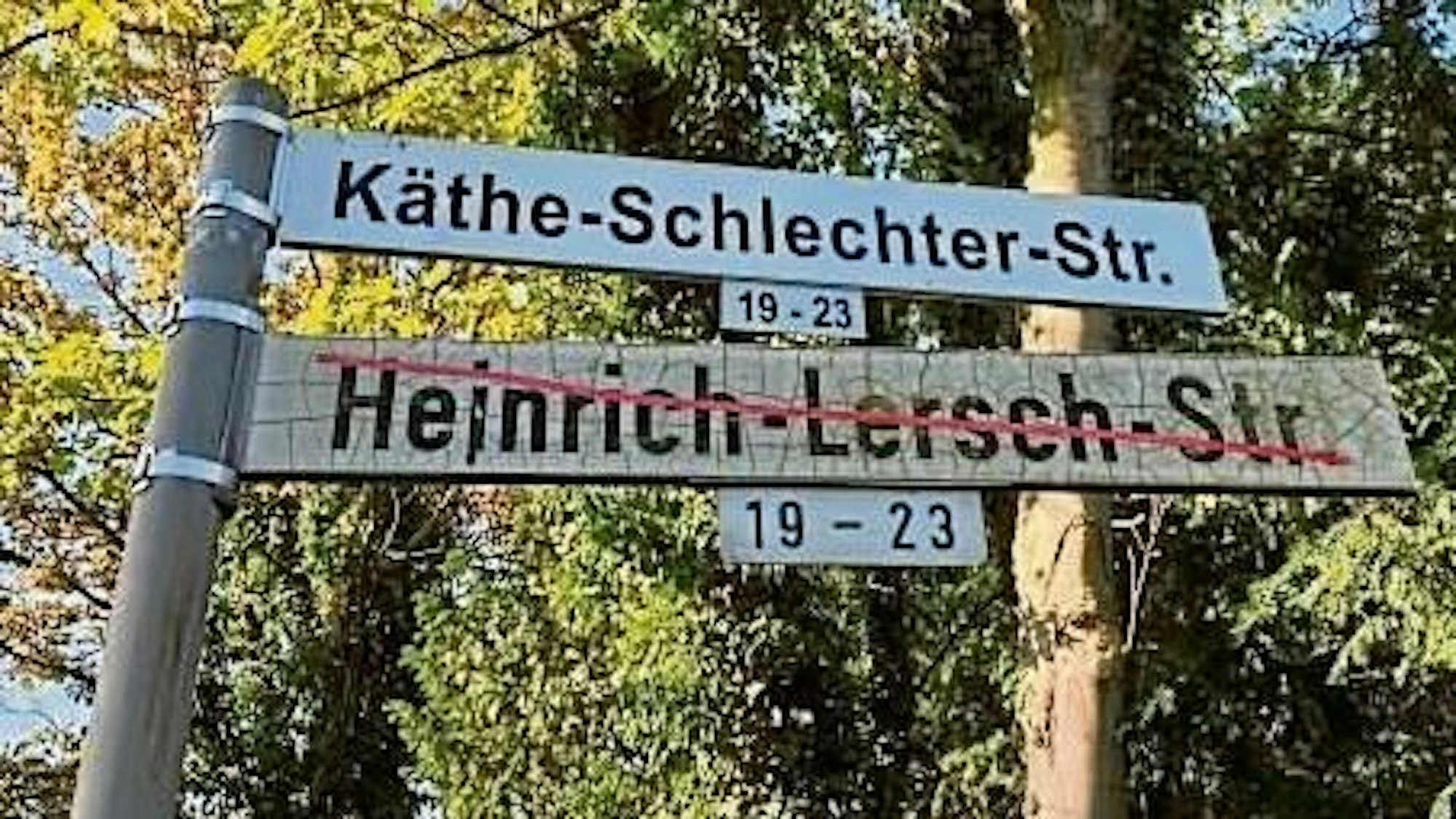 Straßen in Köln sollen laut einem Antrag vorerst nur noch nach Frauen benannt werden.