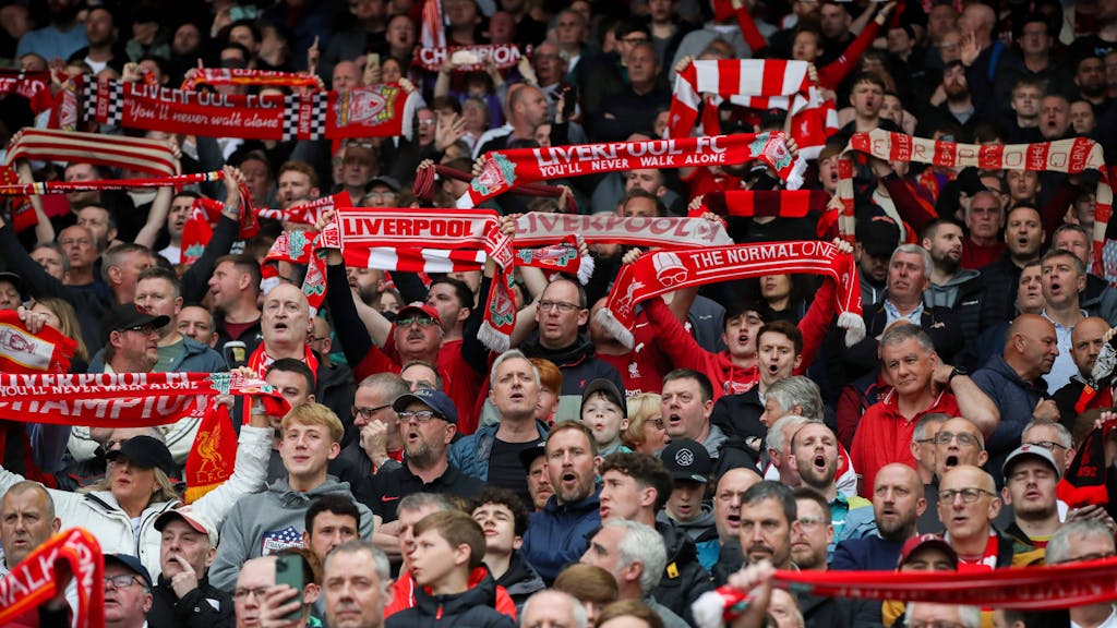 Die Fans des FC Liverpool beim Premiere-League-Spiel gegen Brentford am 6. Mai 2023.