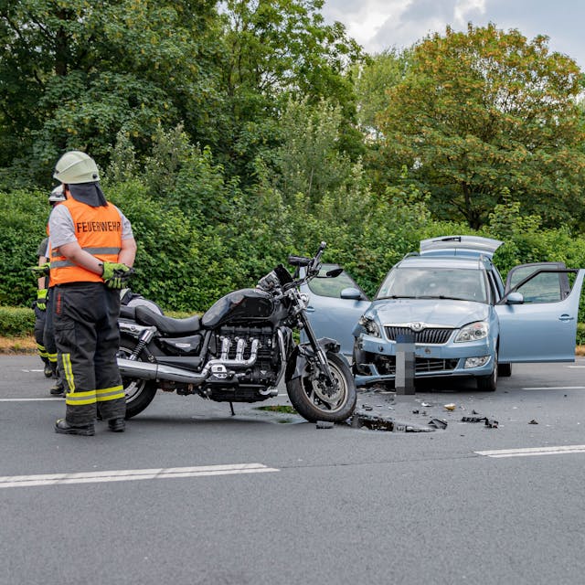 10.6.2023: Unfall mit einem Motorrad auf der Oranjehofstraße in Köln-Merkenich