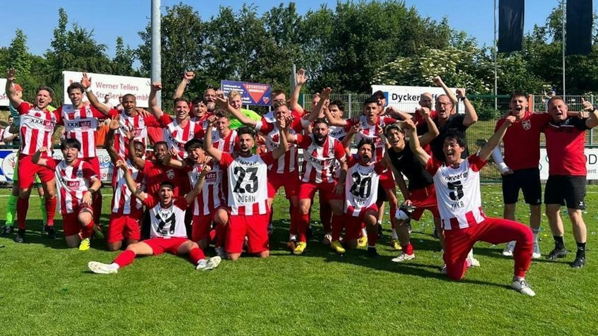 Der FC Hennef 05 ist Meister in der Fußball-Mittelrheinliga.