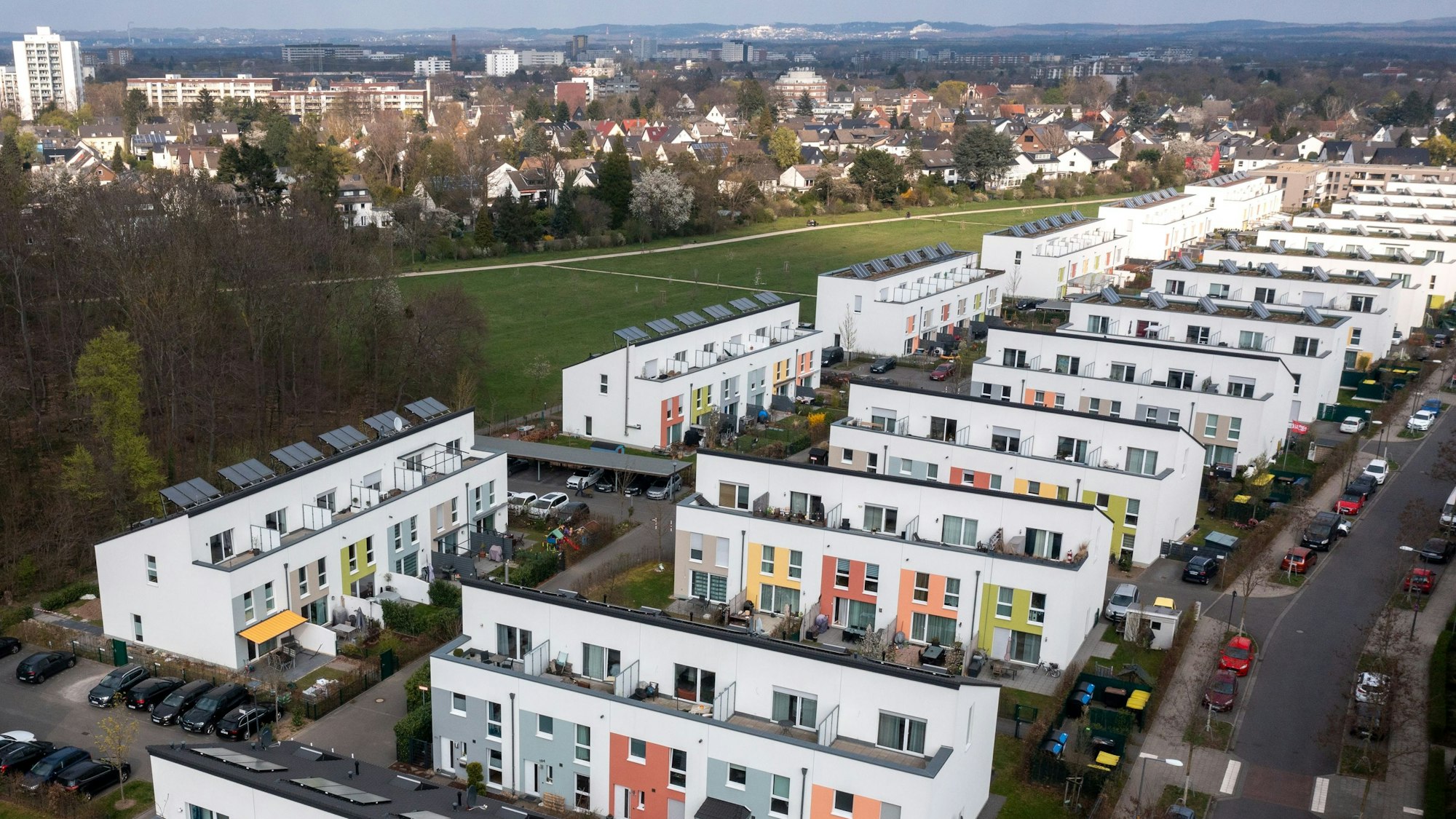Das Waldbadviertel im Kölner Stadtteil Ostheim mit zahlreichen Einfamilien- und Reihenhäusern. (Archiv)