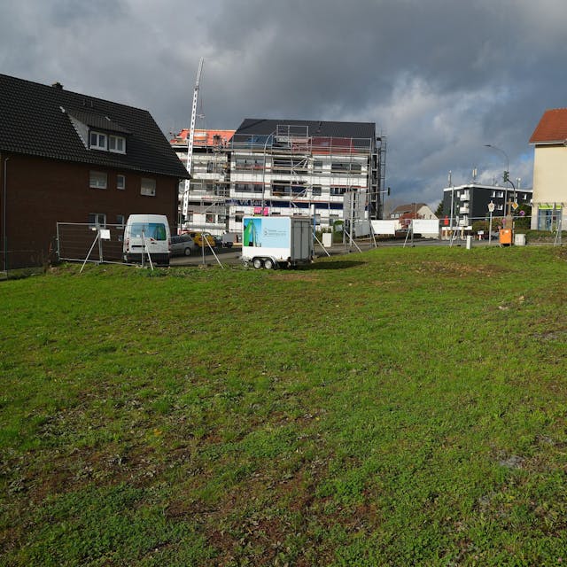 Das Foto zeigt das mögliche Baugelände für das Nahversorgungszentrum in Herkenrath