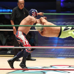 Wrestler der CMLL (Wrestling-Weltrat) treten am 03.02.2017 in der Sporthalle «Arena-Mexico» in Mexiko-Stadt (Mexiko) gegeneinander an.