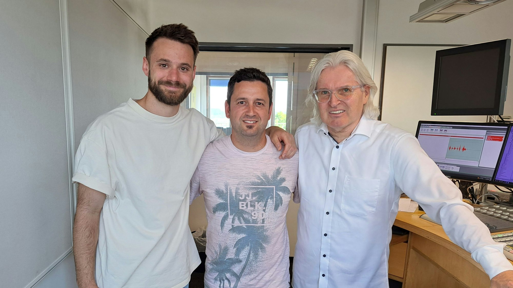 Roman Lob, Dominik Becker und Jürgen Hoppe bei der Aufnahme zum Podcast Kölsch & Jot (von KStA Medien)