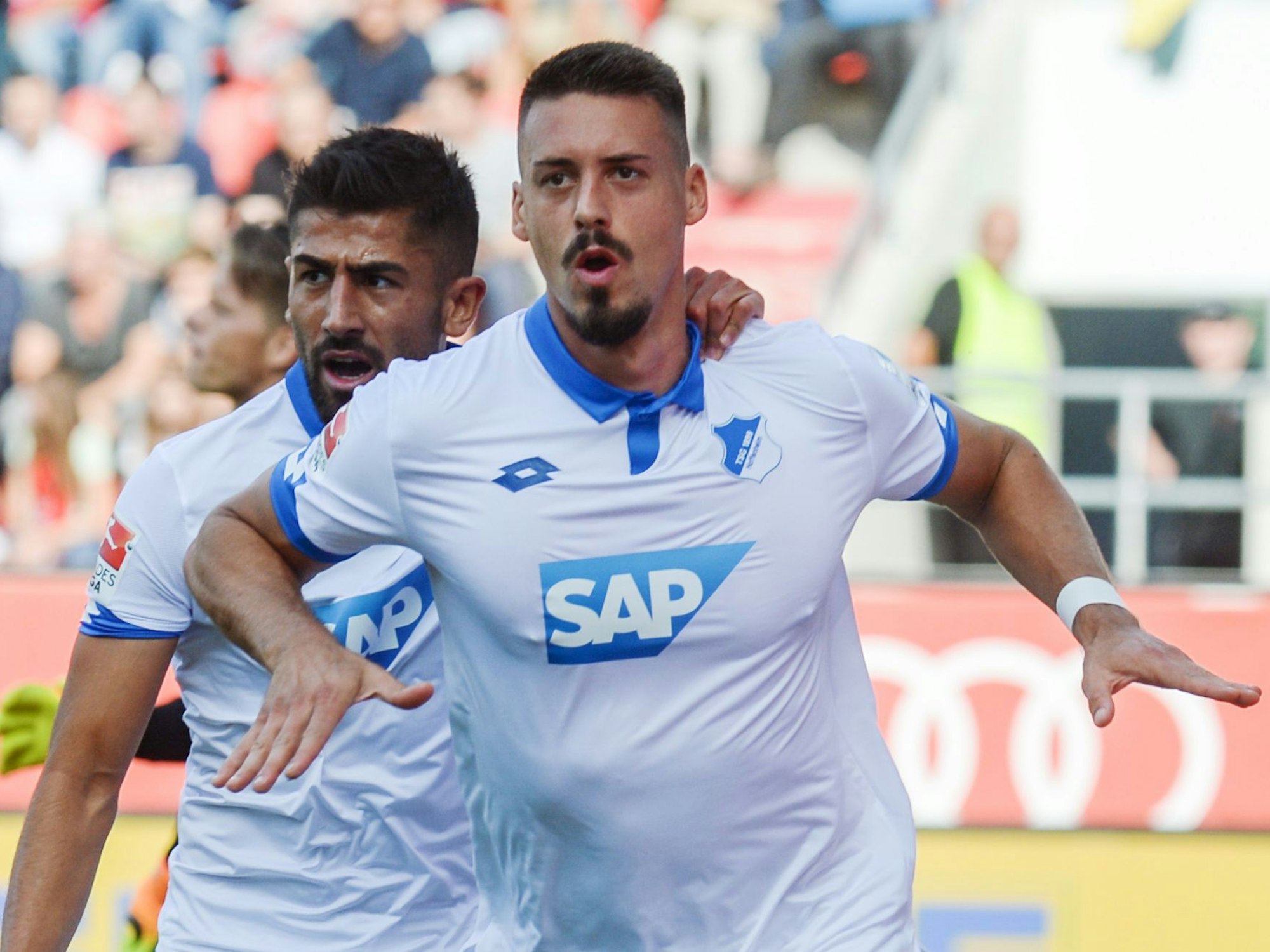Kerem Demirbay (l.) und Sandro Wagner jubeln gemeinsam über einen Treffer gegen Ingolstadt.