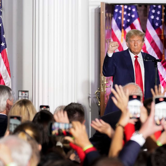 Donald Trump, ehemaliger Präsident der USA, spricht im in seinem Golfclub Bedminster zu seinen Anhängern.