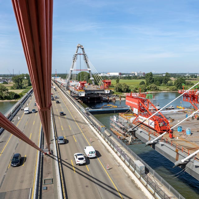 Die neue Brücke über den Rhein nimmt immer mehr Gestalt an.