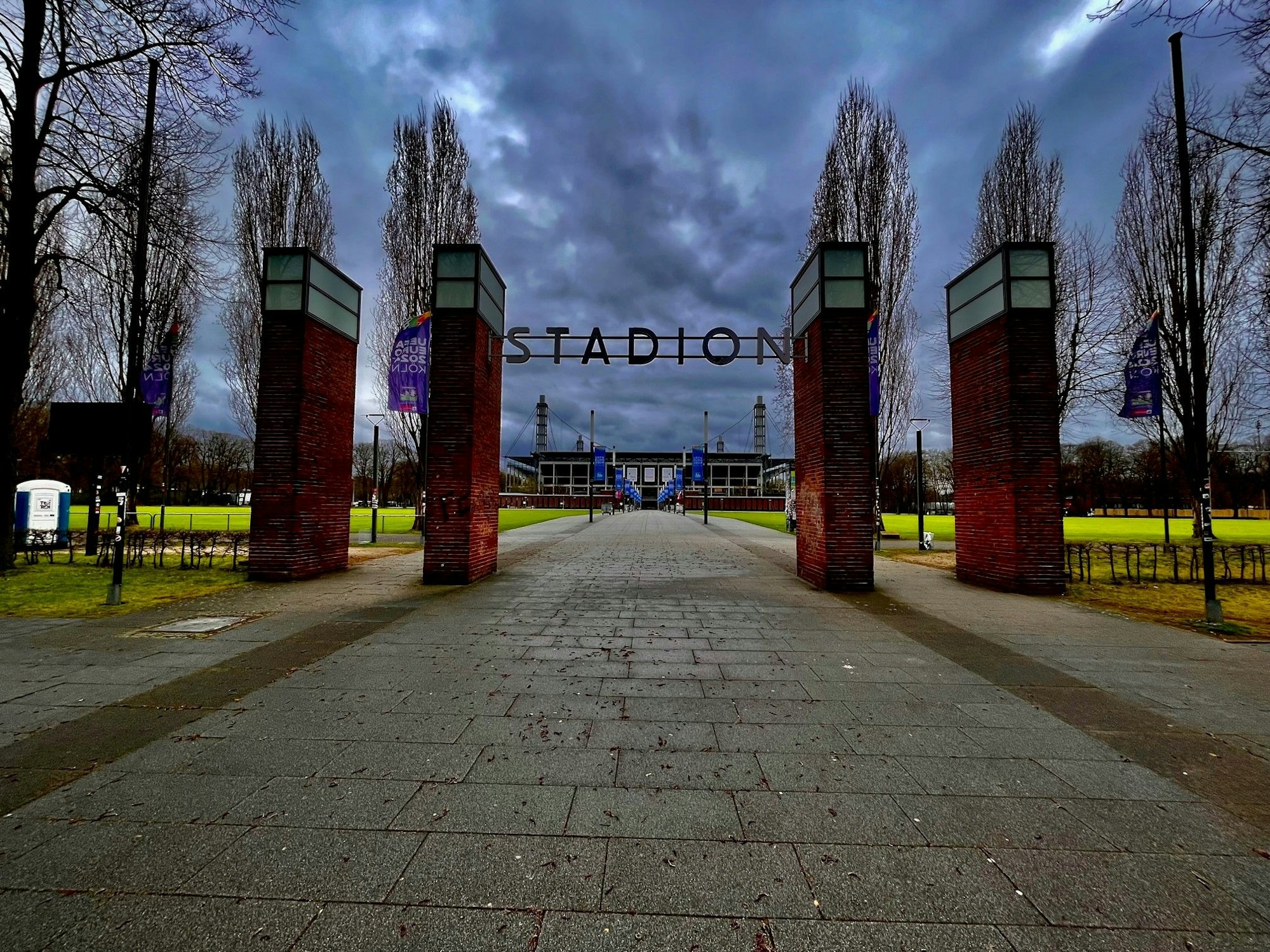 Blick aufs Rhein-Energie-Stadion in Köln.