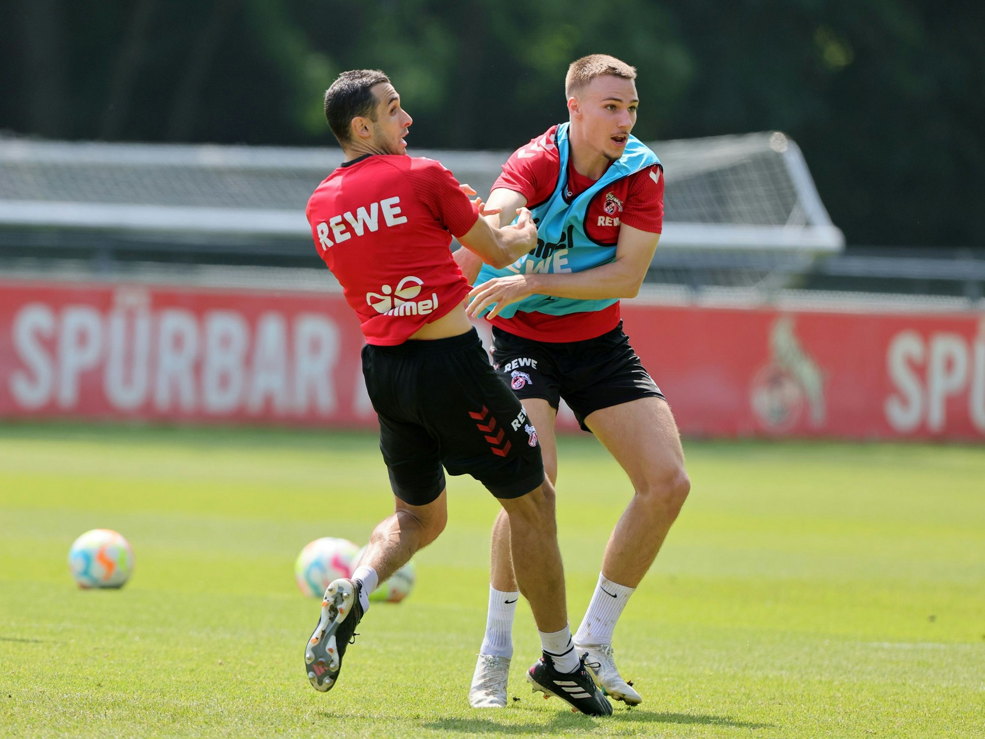 1. FC Köln, Training, von links: Ellyes Skhiri, Tim Lemperle (1. FC Köln). 26.05.2023, Bild: Herbert Bucco