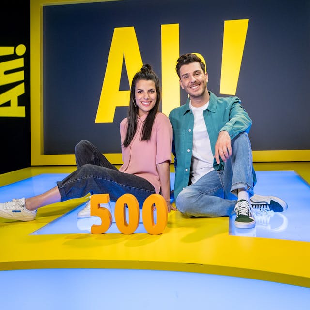 Clarissa Corrêa da Silva und Tarkan Bagci moderieren zusammen die 500. Folge von „Wissen macht Ah!“.