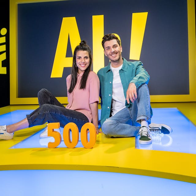 Clarissa Corrêa da Silva und Tarkan Bagci moderieren zusammen die 500. Folge von „Wissen macht Ah!“.
