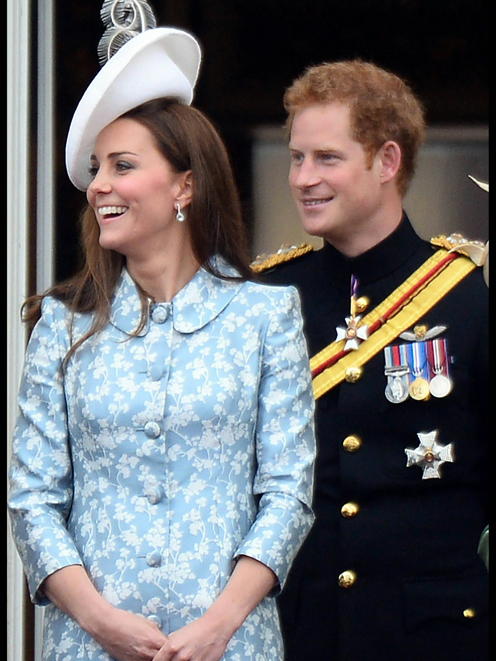 Kate Middleton neben Prinz Harry während „Trooping the Colour“ am 13. Juni 2015.