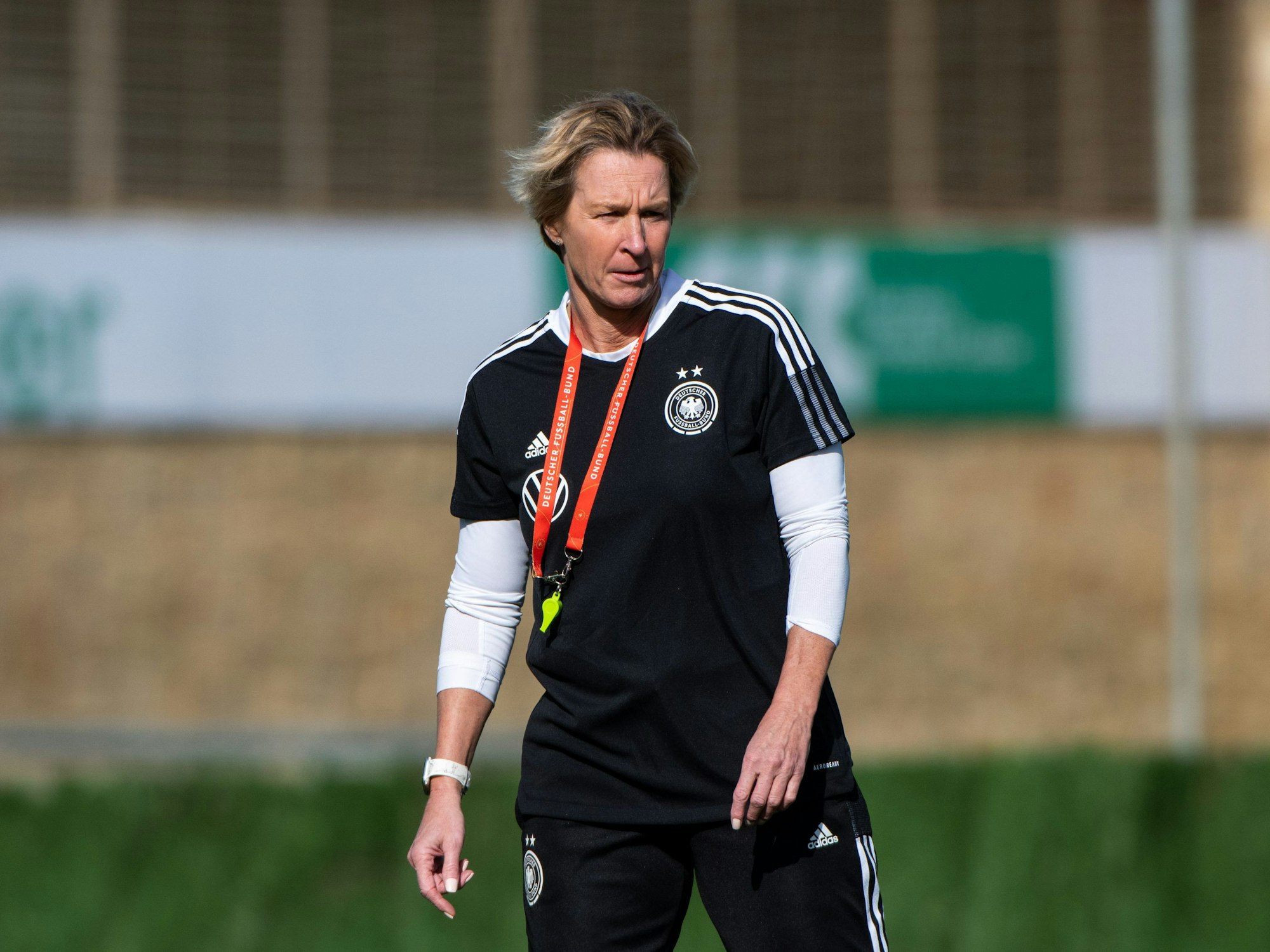 Bundestrainerin Martina Voss-Tecklenburg leitet das Training.