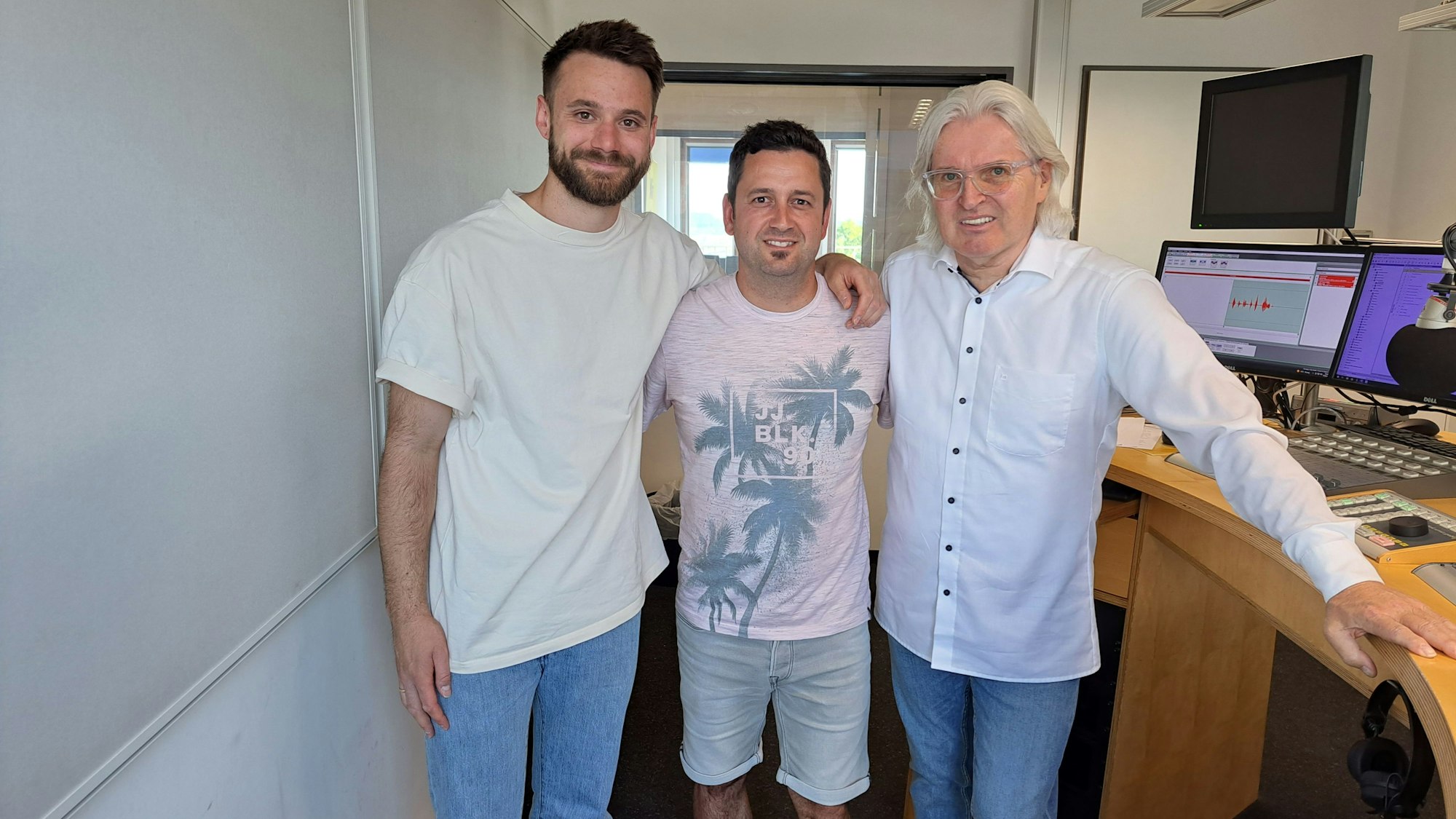 Roman Lob, Dominik Becker und Jürgen Hoppe bei der Aufnahme zum Podcast „Kölsch & Jot“