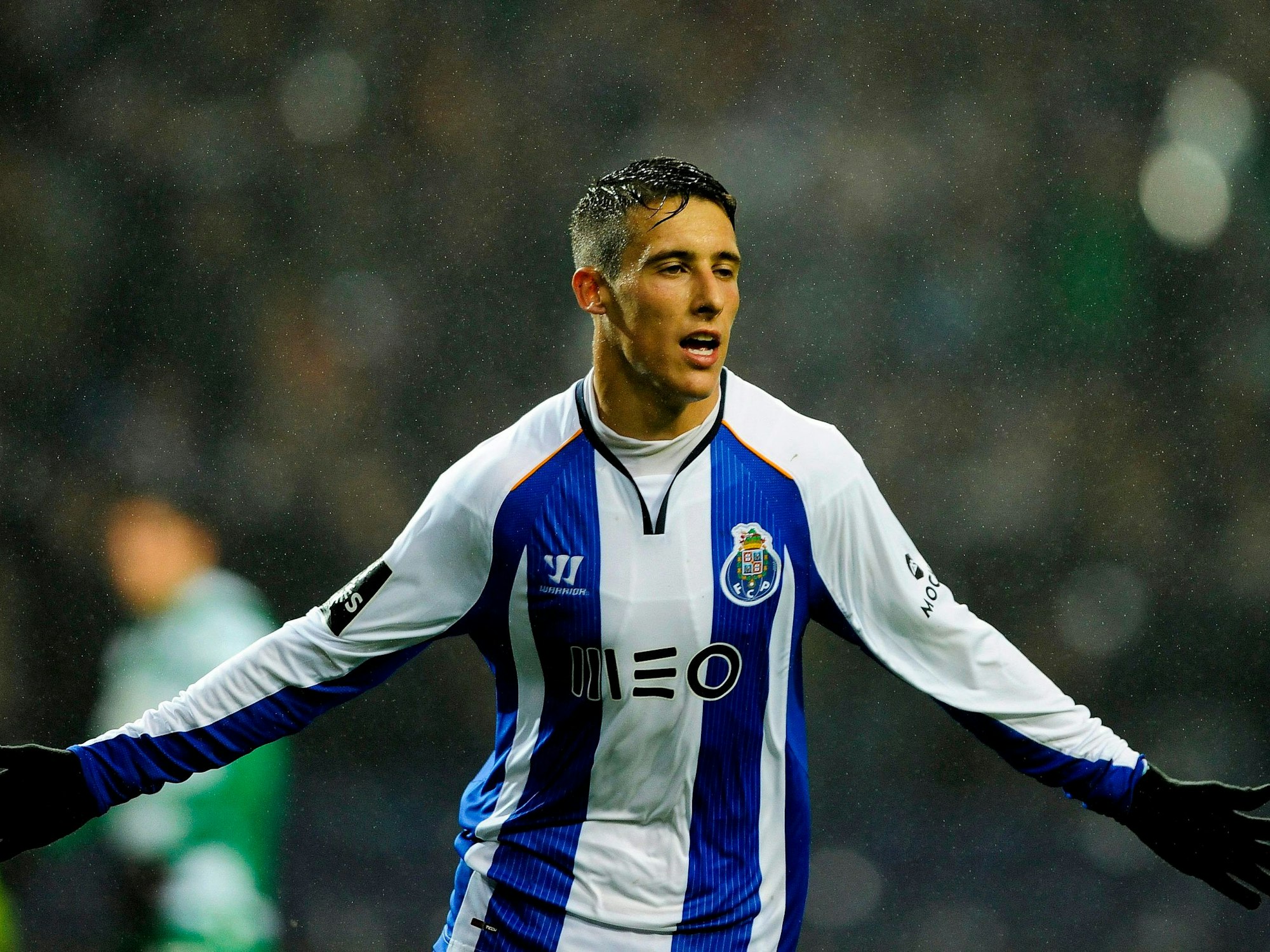Cristian Tello bejubelt sein geschossenes Tor für den FC Porto.
