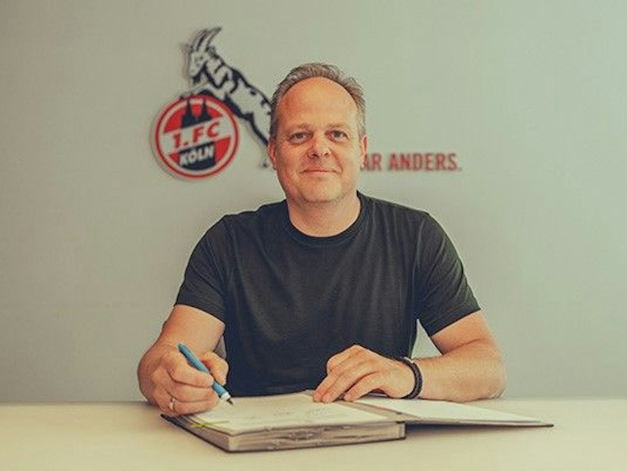 Daniel Weber unterschreibt beim 1. FC Köln einen Vertrag.