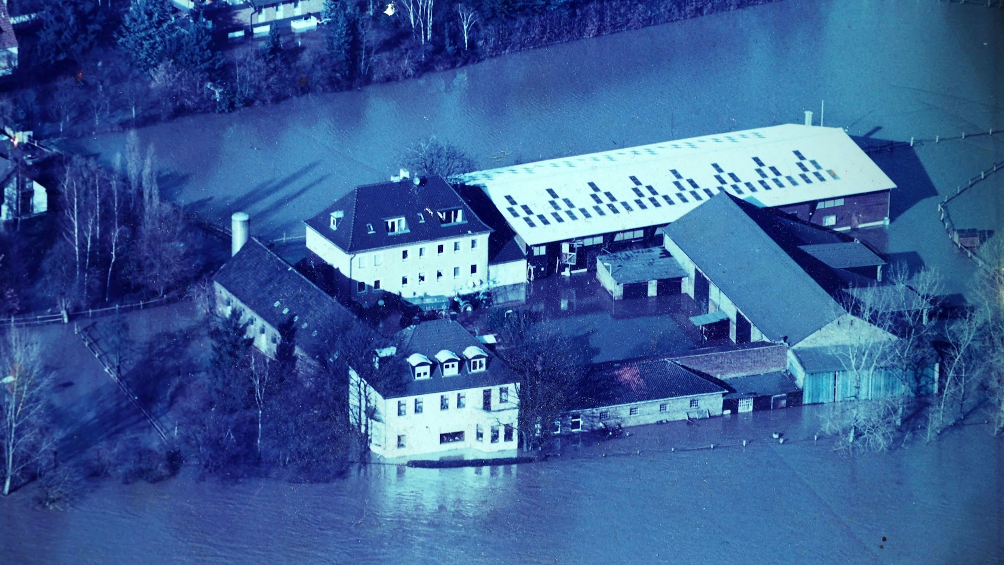 Der überflutete Pflasterhof